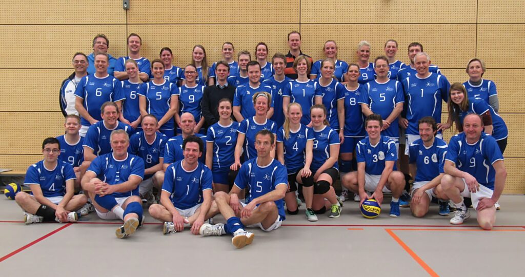 foto_historie_vv_wognum_50jr_alle_teams_in_nieuwe_shirts_2016